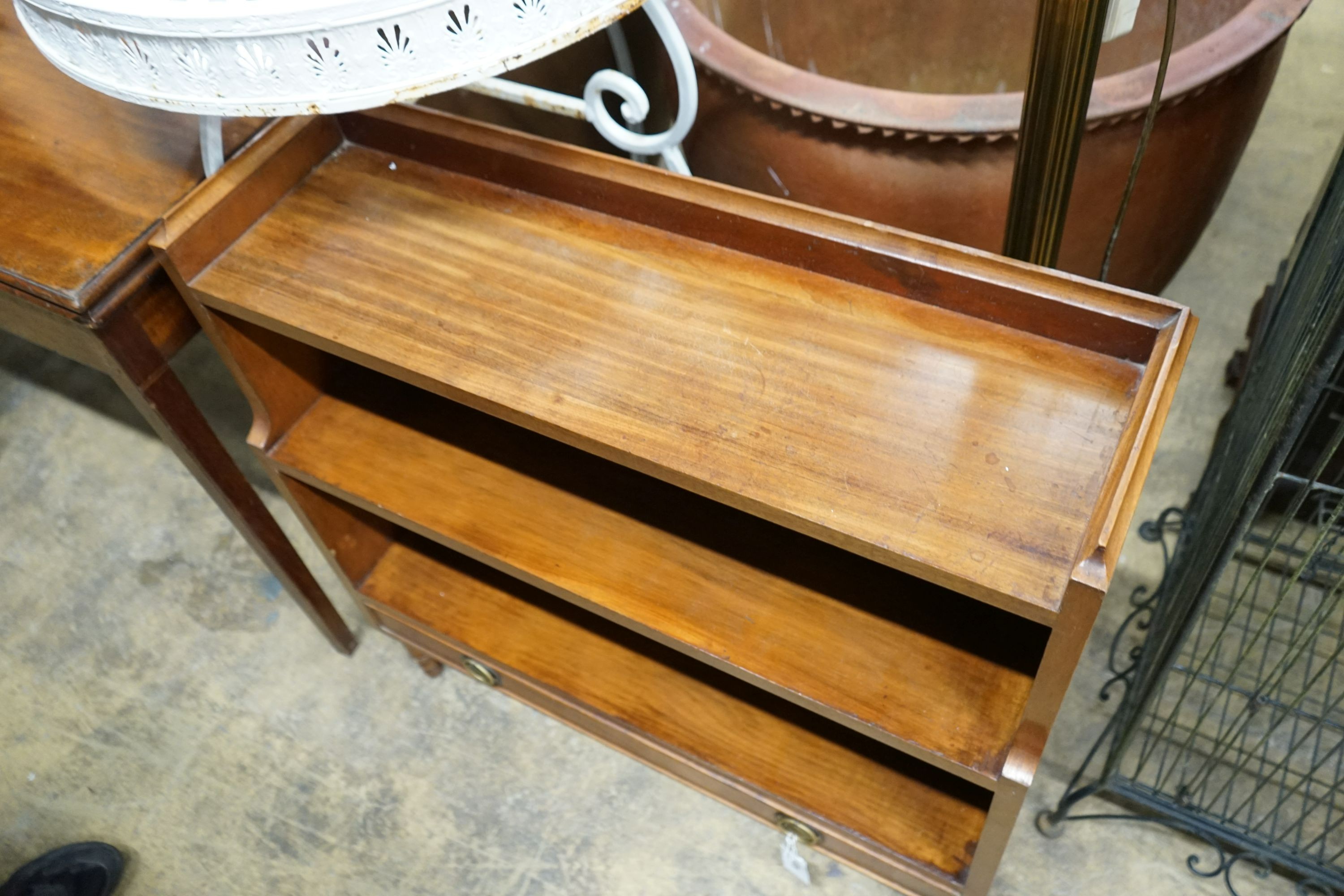 A reproduction Regency style mahogany graduated dwarf open bookcase, width 80 cm, depth 27 cm, height 79 cm.